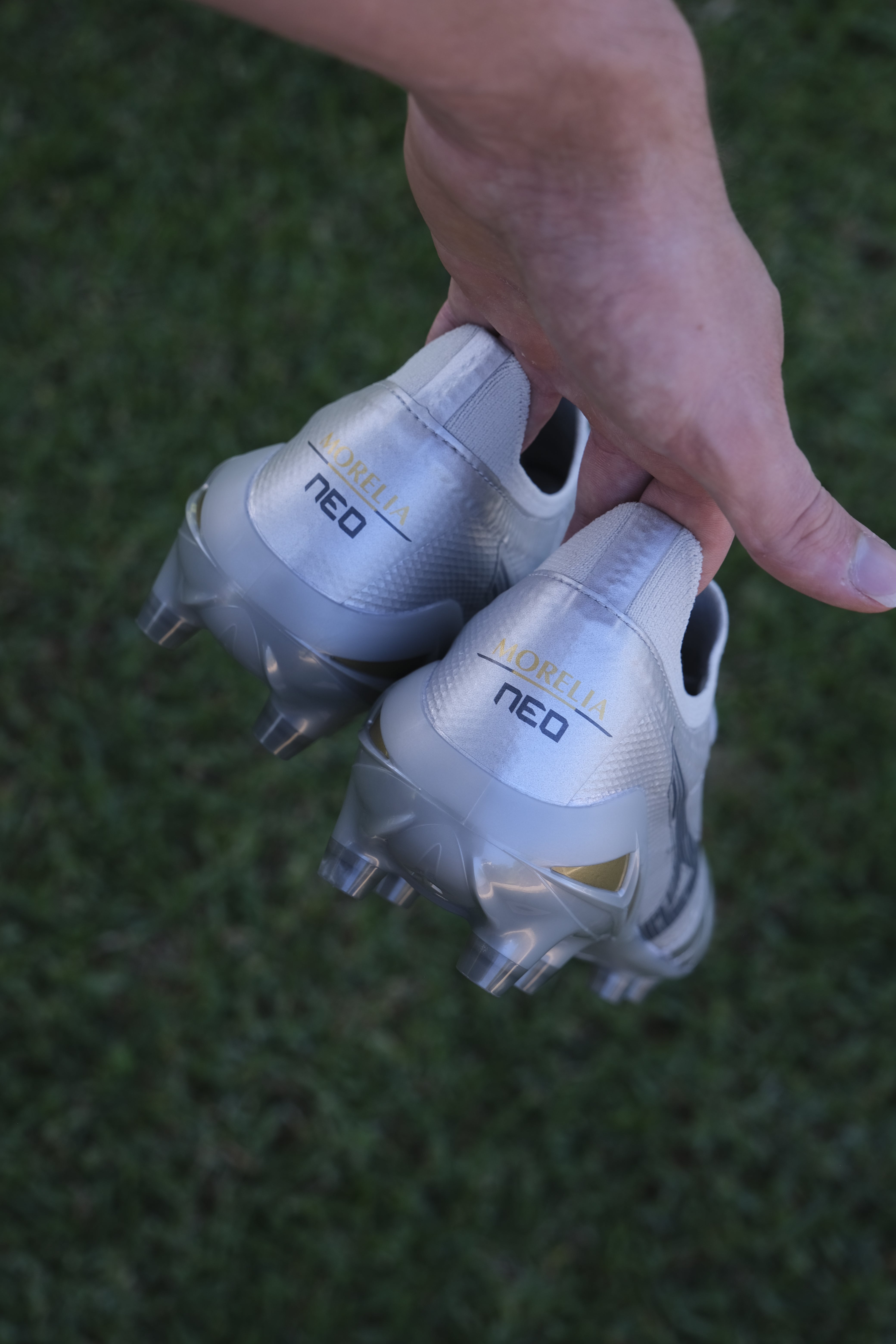 Mizuno Release the 'Platinum Silver' Pack